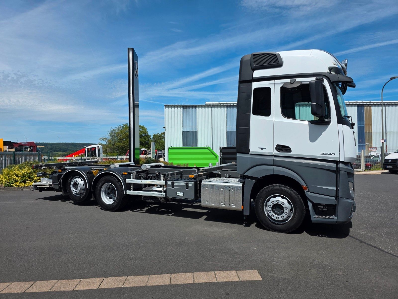 Fahrzeugabbildung Mercedes-Benz Actros 2540 L 6x2 BDF Fahrschule 5 Sitze LBW