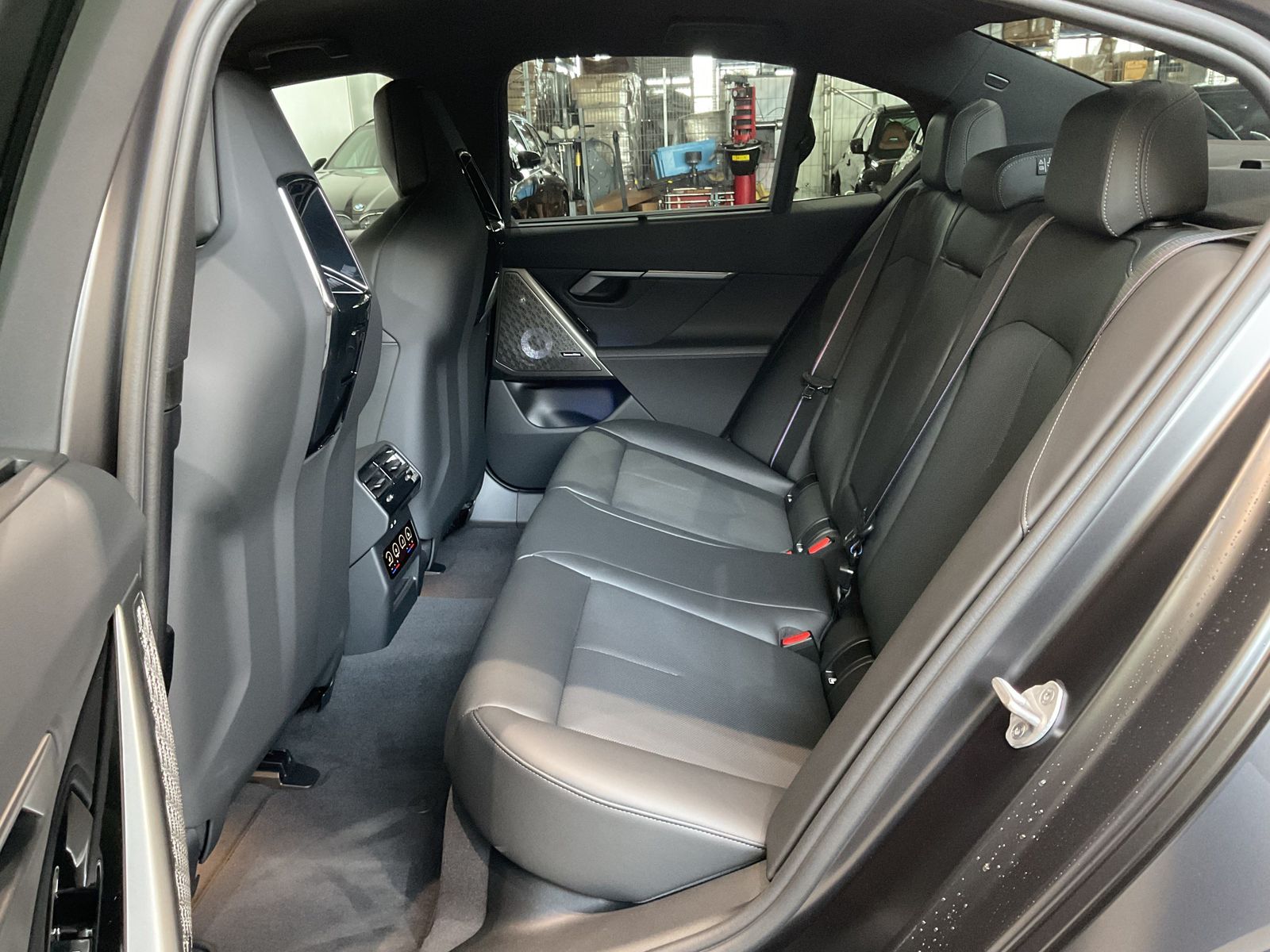 Fahrzeugabbildung BMW M5 Limousine Frozen Deep Grey M Drivers Package