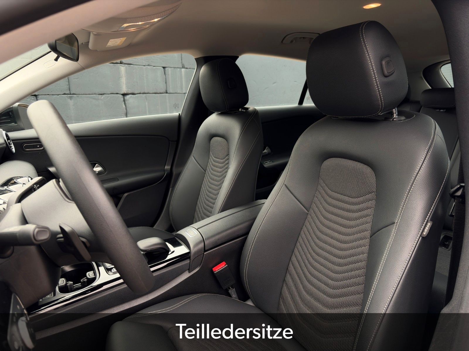 Fahrzeugabbildung Mercedes-Benz CLA 180 SB SHZ LKA TEMP MBUX Navi Wifi CarPlay