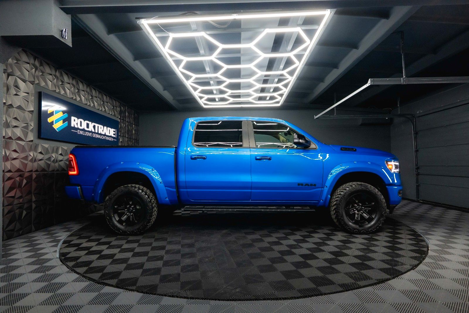 Fahrzeugabbildung Dodge RAM 5.7 V8 HEMI 4x4 LARAMIE Offroad Night LED