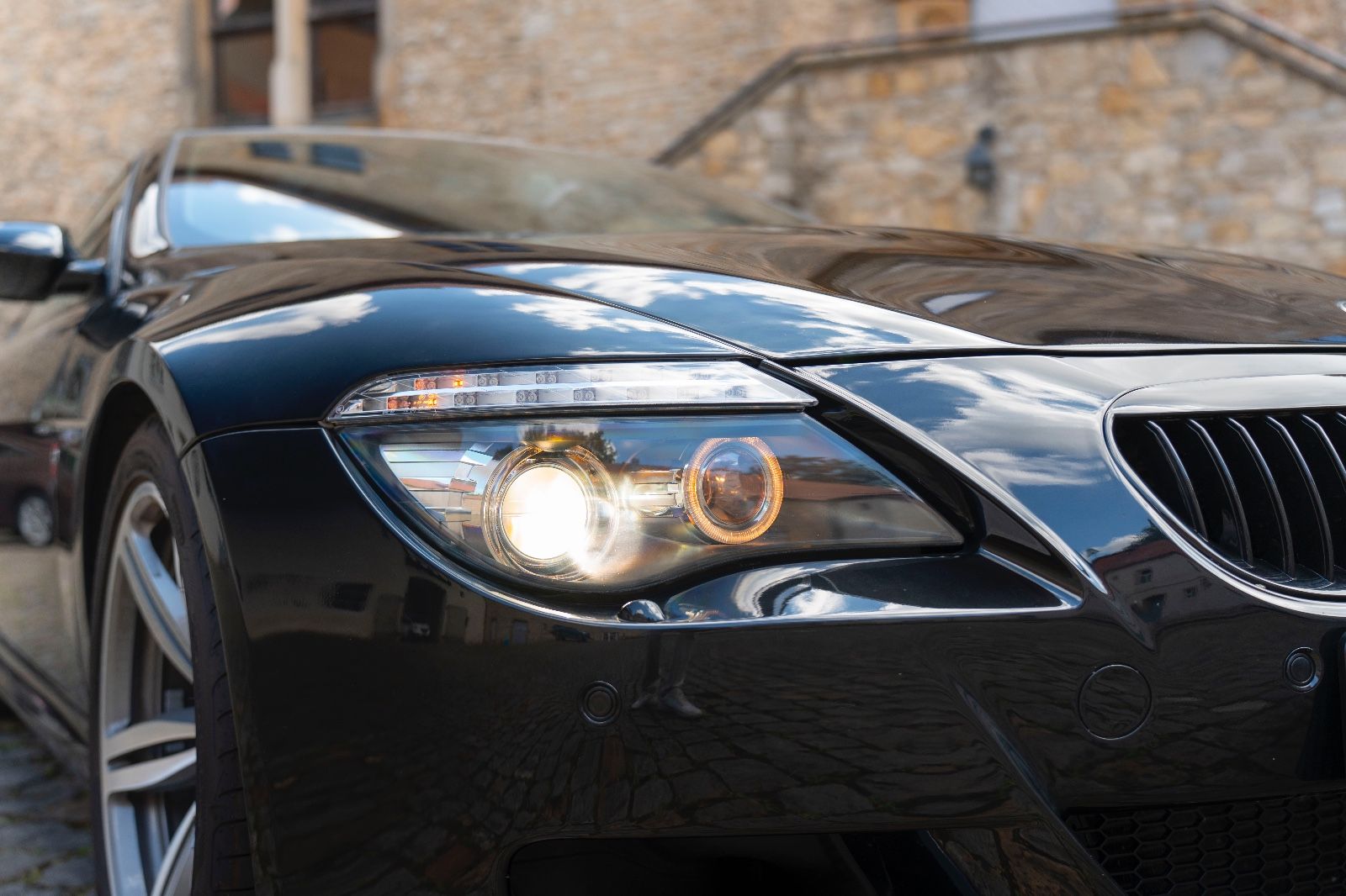 Fahrzeugabbildung BMW M6 Coupé Manual 1/323 Head Up Individual Audio