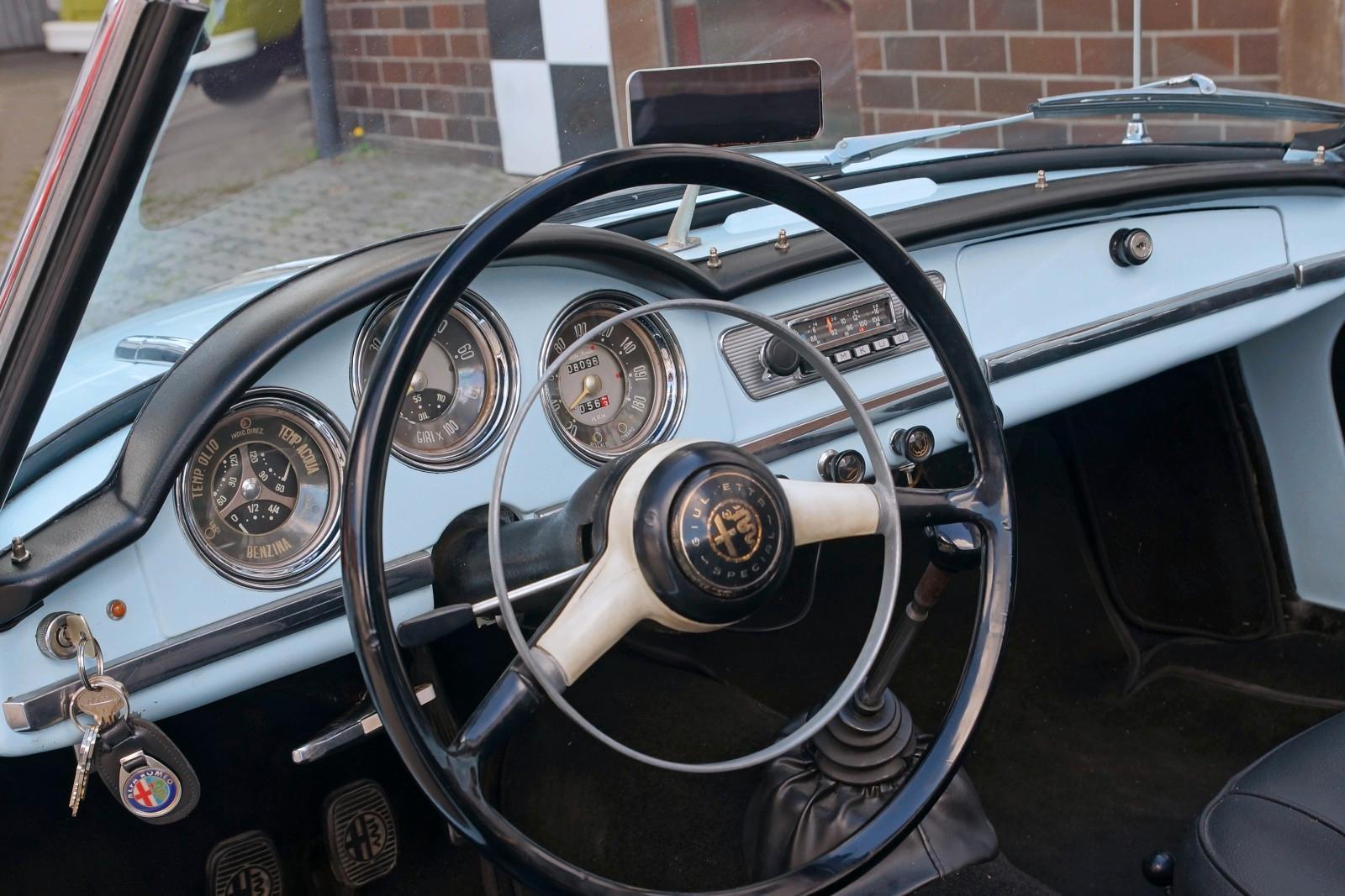 Alfa Romeo Giulietta Spider AR1495 Celeste Pininfarina 301