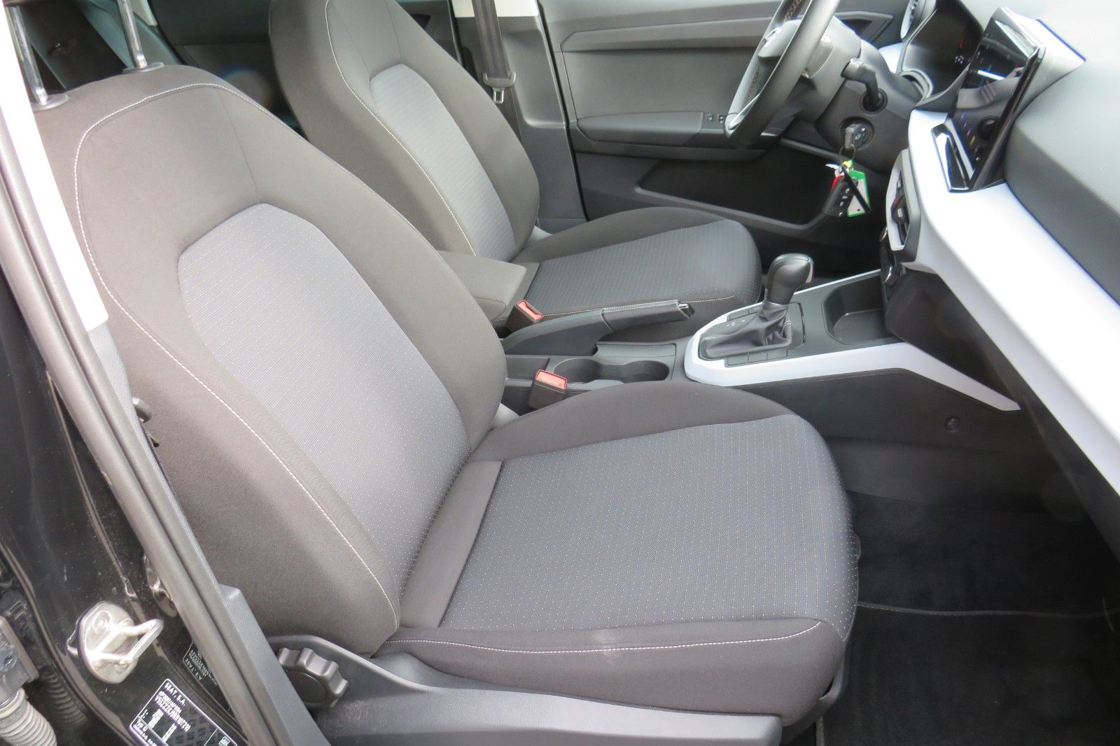 Fahrzeugabbildung SEAT Arona Style DSG LED NAVI DAB GRA PDC 1.HD