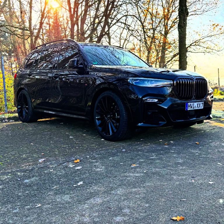 Image of BMW X7 M50