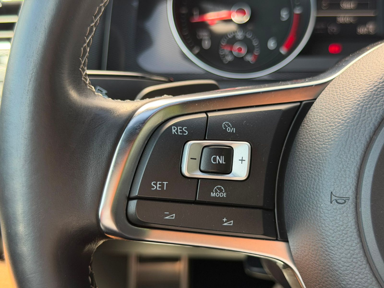 Fahrzeugabbildung Volkswagen Golf VII Lim. GTD DSG Bi-Xenon GRA Navi SHZ PDC