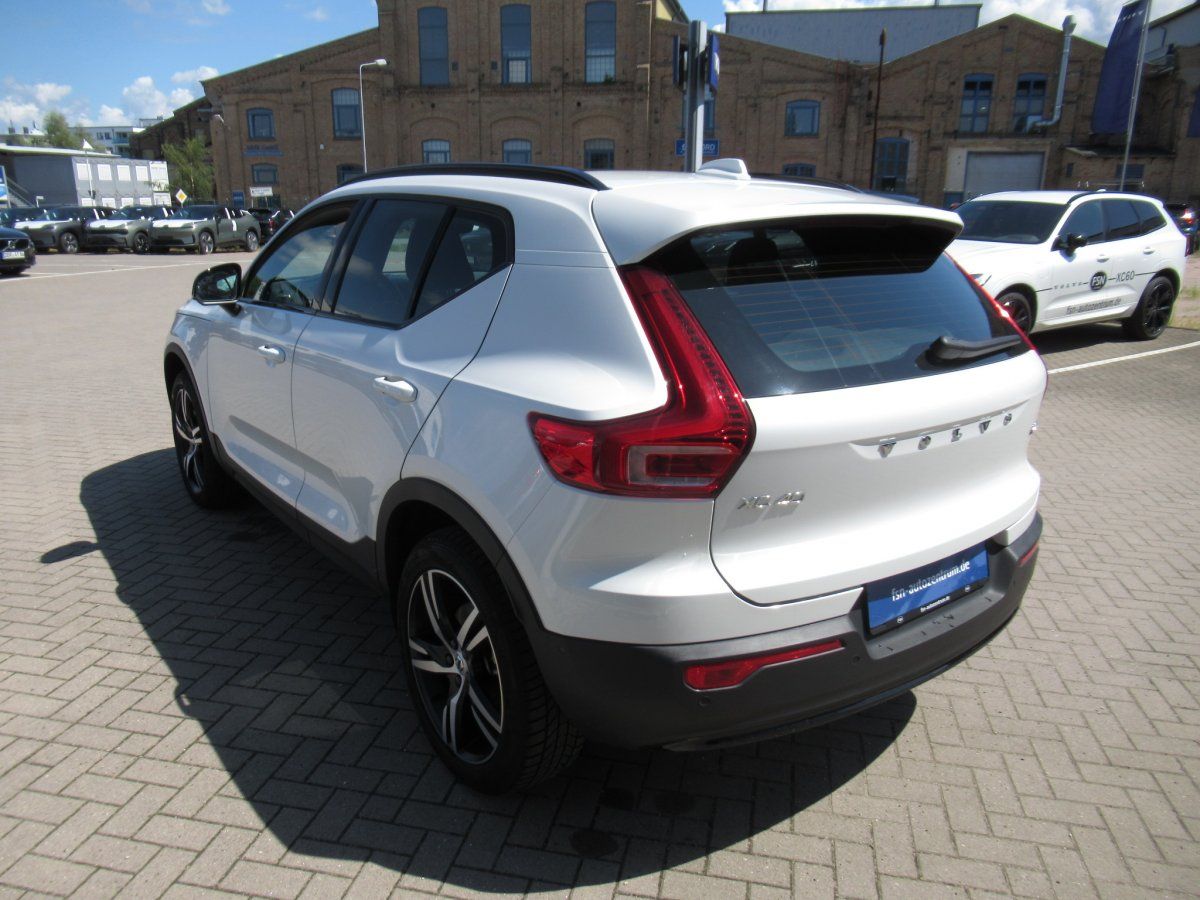 Volvo XC40 B4 Plus Dark imagem 3