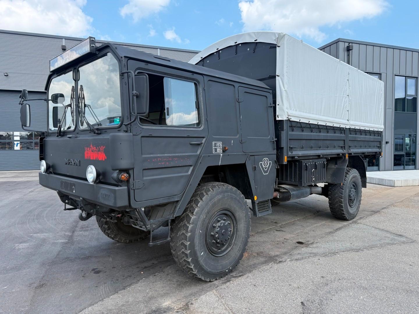 MAN 5 To MIL 4x4 / Partytruck