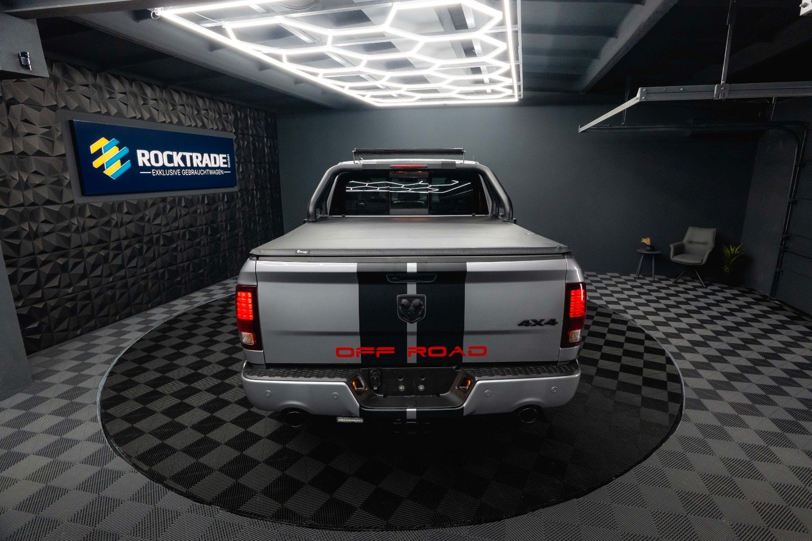 Fahrzeugabbildung Dodge RAM 5.7 V8 HEMI 4x4 OFFROAD Night LONGBED *19%*