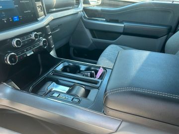 Ford F 150 Lightning SXT AWD  Elektro 2023 schwarz