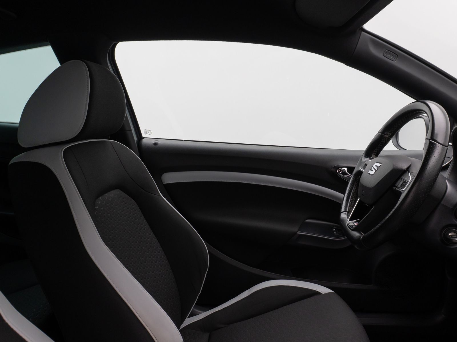 Fahrzeugabbildung SEAT Ibiza SC Cupra Bi-Xenon PDC 8Fach Tempomat Sport