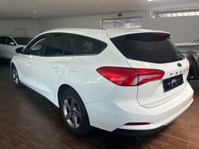 Fahrzeugabbildung Ford Focus Turnier Cool & Connect Automatik