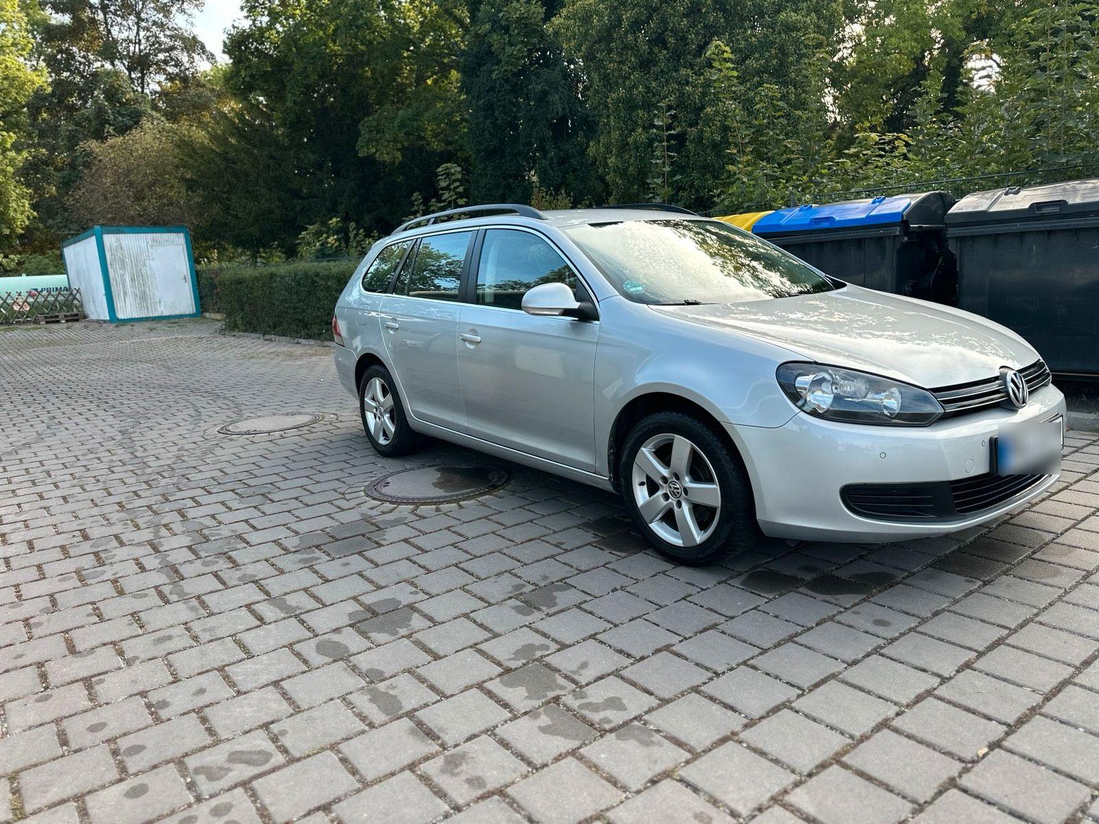 Volkswagen Golf 2011 — engine 105 HP (77kW)