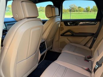 Porsche Cayenne - 10