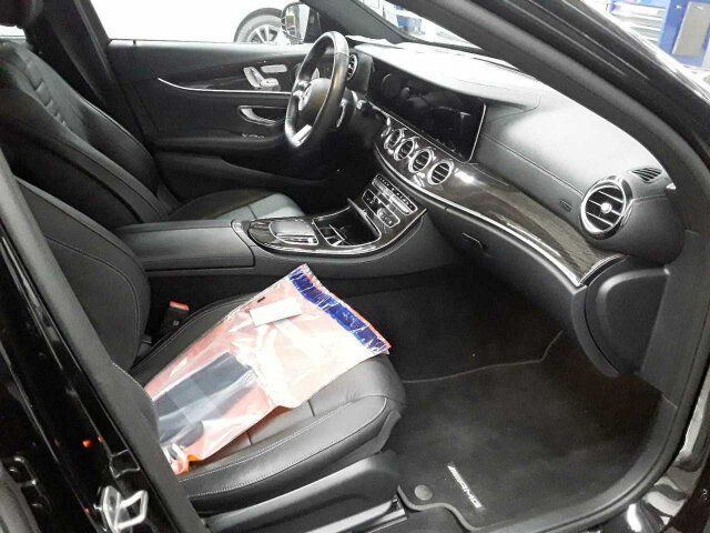 Fahrzeugabbildung Mercedes-Benz E 300 T de 4M AMG+AHK+Distr+Burm+ R-Kamera+Carpl