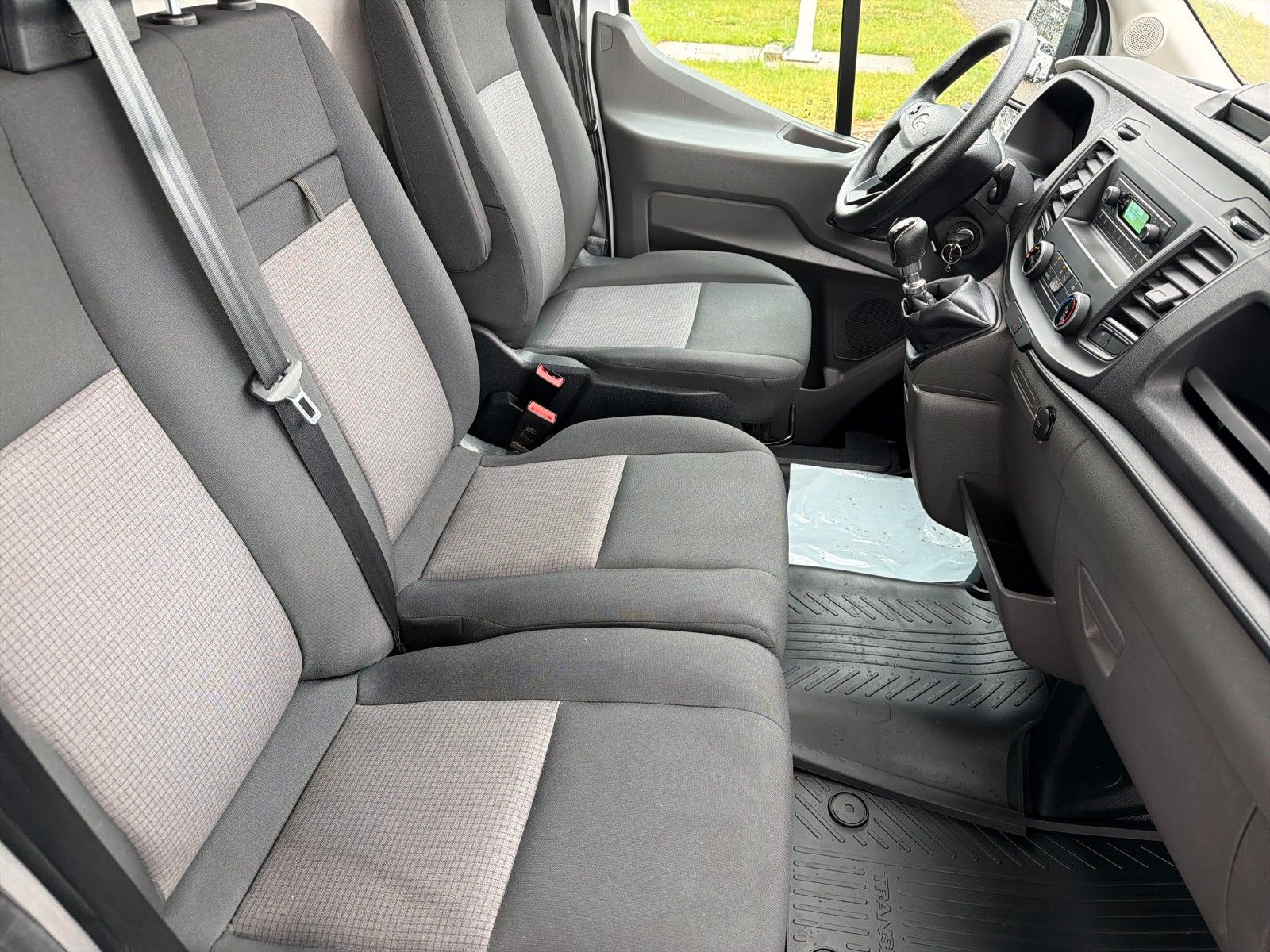 Fahrzeugabbildung Ford Transit Kasten 350 L4, RWD
