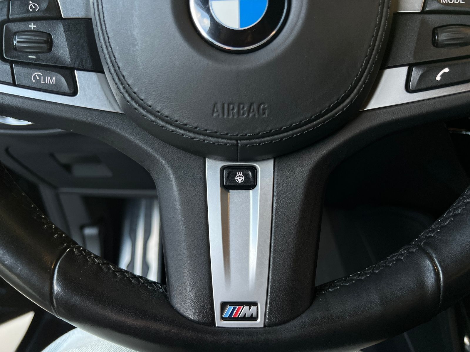 Fahrzeugabbildung BMW X4 xDrive 30 i M Sport AHK HUD LED NAV