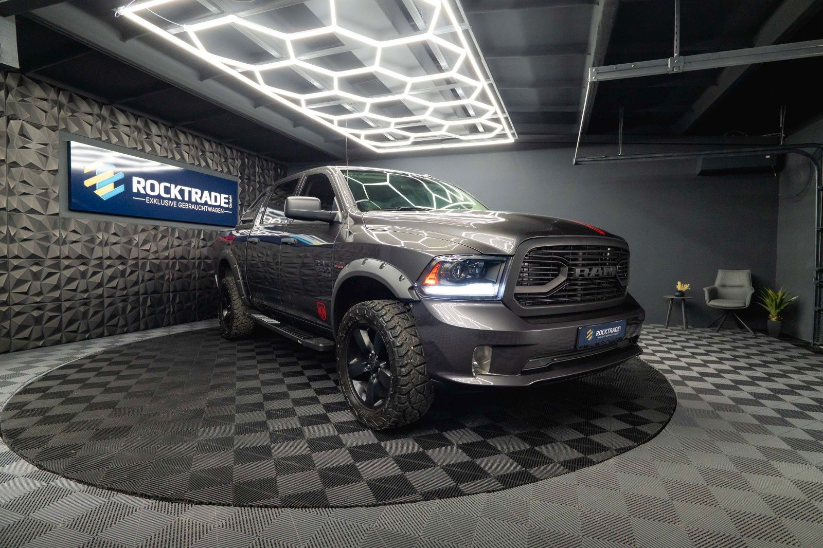 Fahrzeugabbildung Dodge RAM 5.7 V8 HEMI 4x4 OFFROAD Night-Paket *LED*AHK