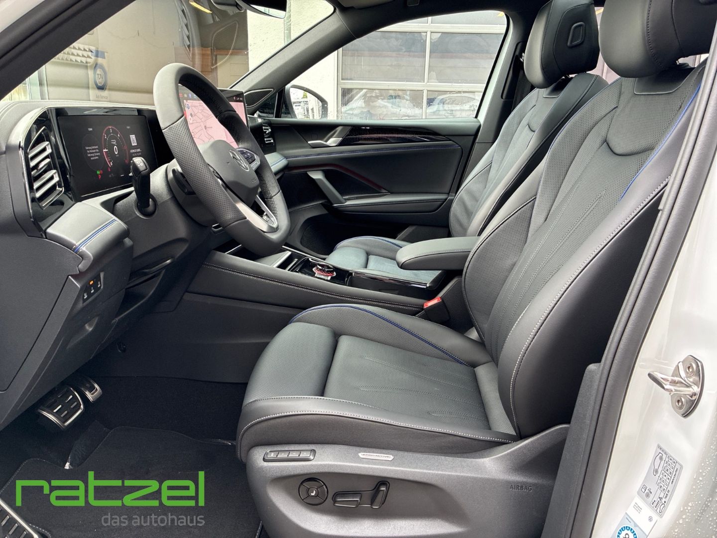 Fahrzeugabbildung Volkswagen Tiguan R-Line 2.0 TDI 4Motion Standh.+Leder+PANO