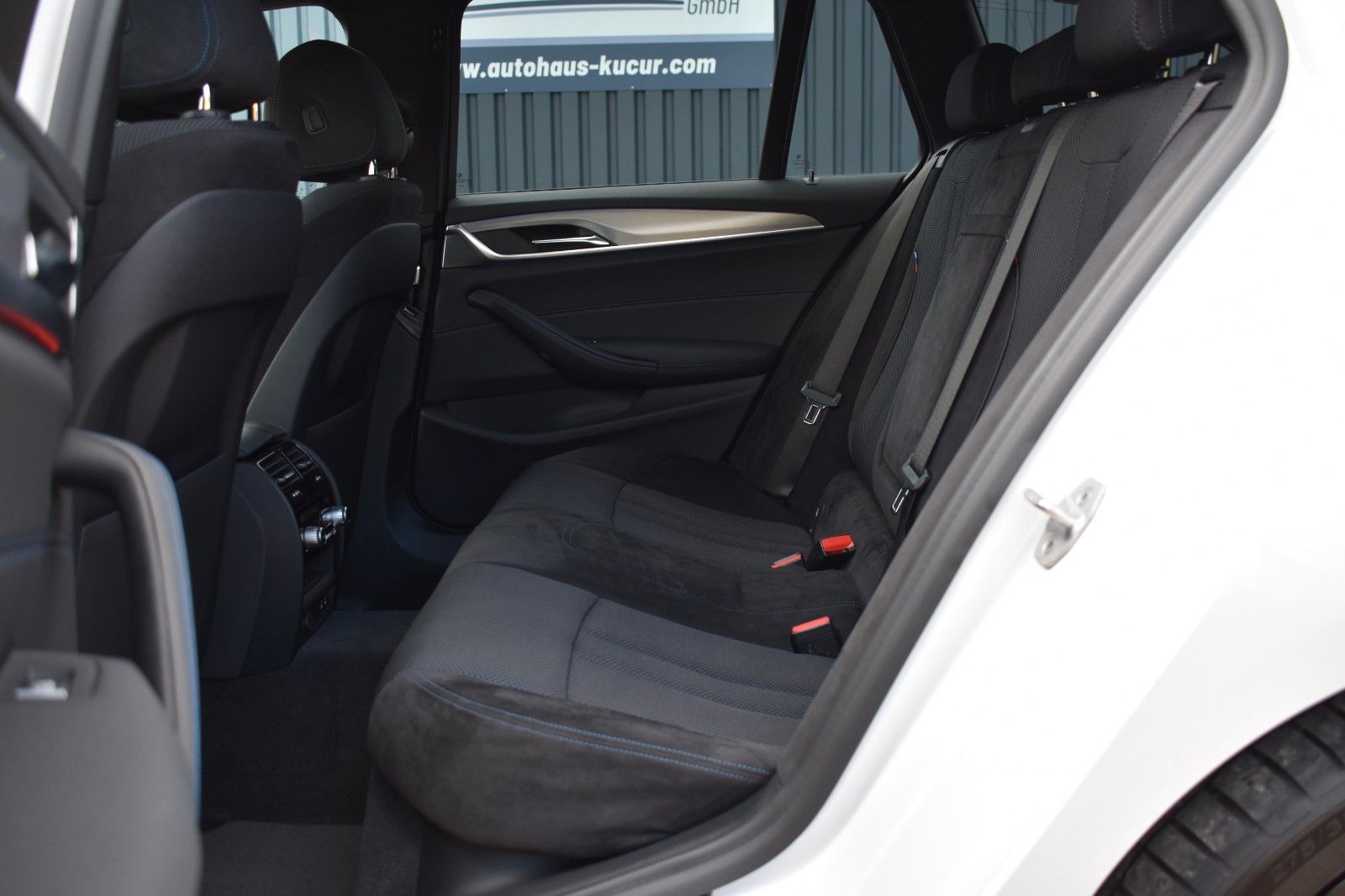 Fahrzeugabbildung BMW BMW 520d Touring  xDrive/M Sport/Anhänger/Shadow
