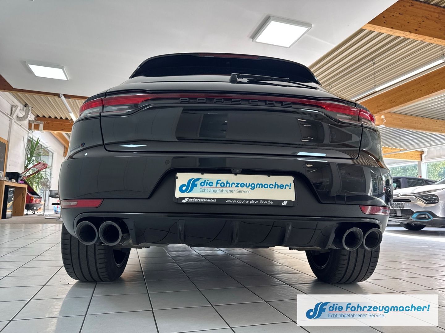 Fahrzeugabbildung Porsche Macan DE-Auto Pano Navi Memory S Soundsy LED Dyn