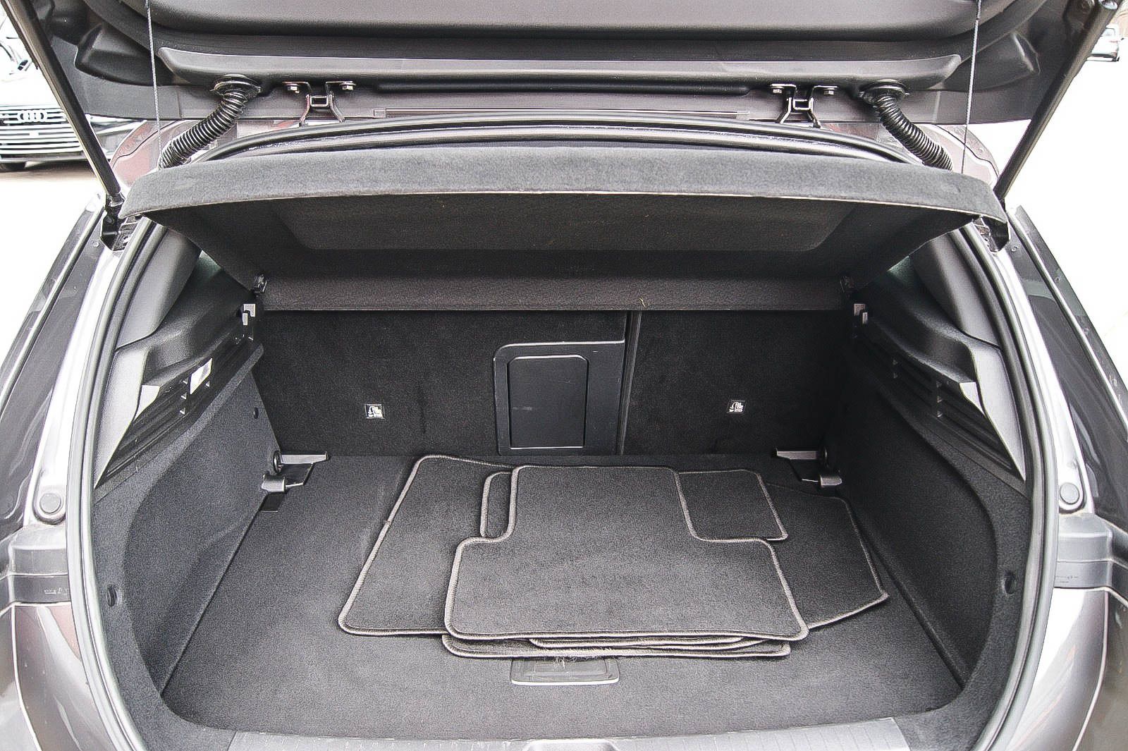 Fahrzeugabbildung Opel Astra L 1.5 Aut ULTIMATE HEADUP ANHZV 360° PANO