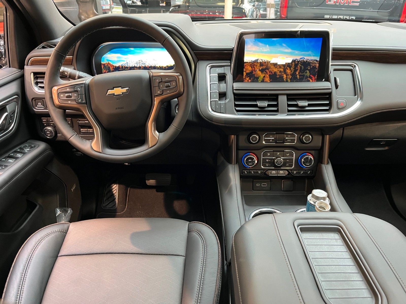 Fahrzeugabbildung Chevrolet Suburban High Country 6.2 *AHK*Pano*360°