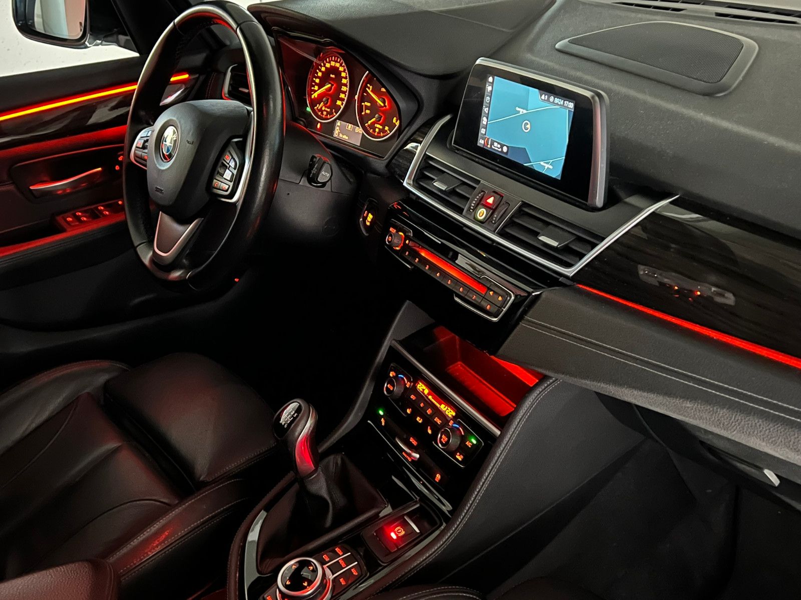 Fahrzeugabbildung BMW 218 d Gran Tourer LUXURY Line/PANO/LED/7-SITZER
