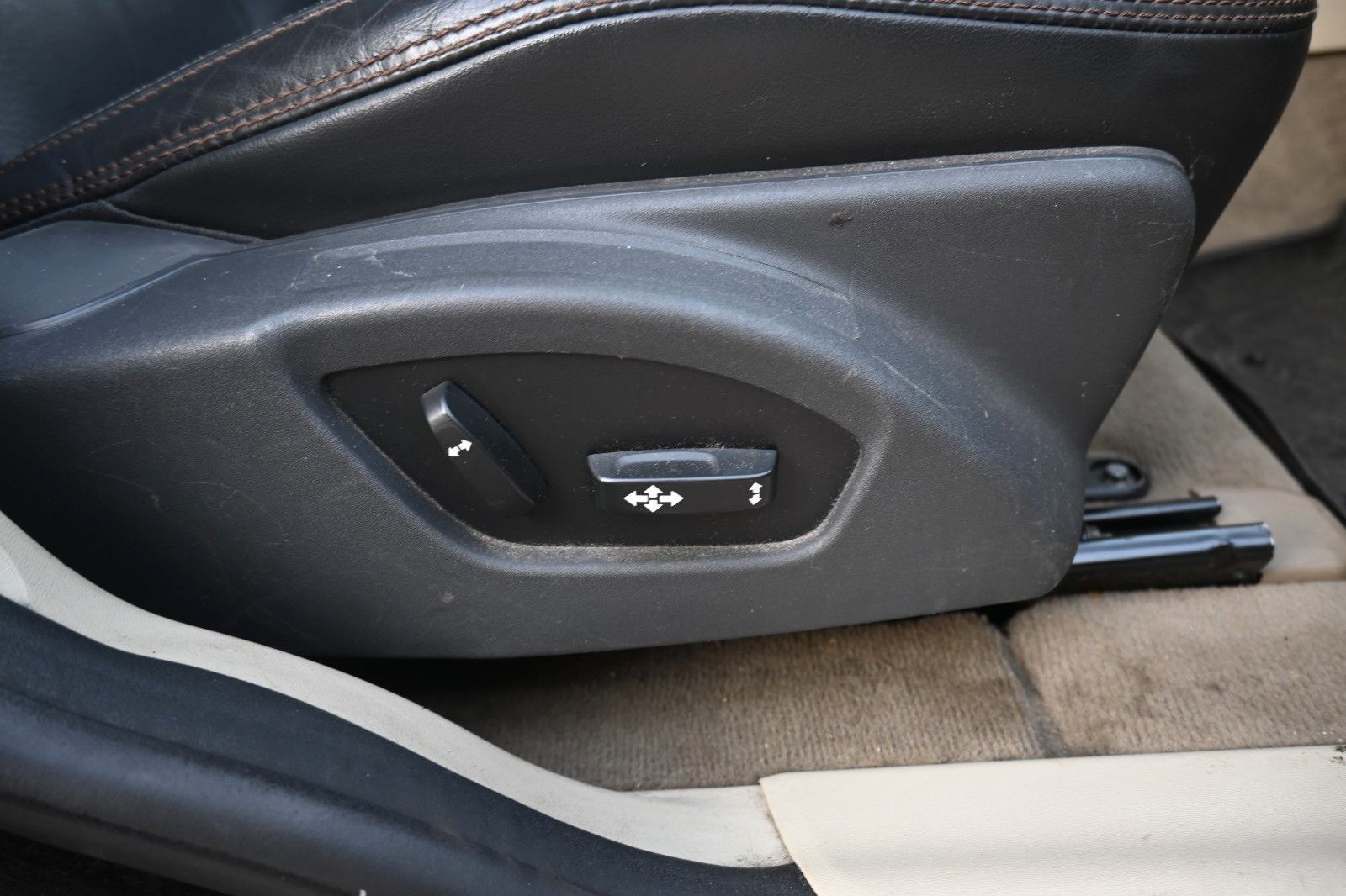 Fahrzeugabbildung Volvo XC60 3.2L 6-Zylinder