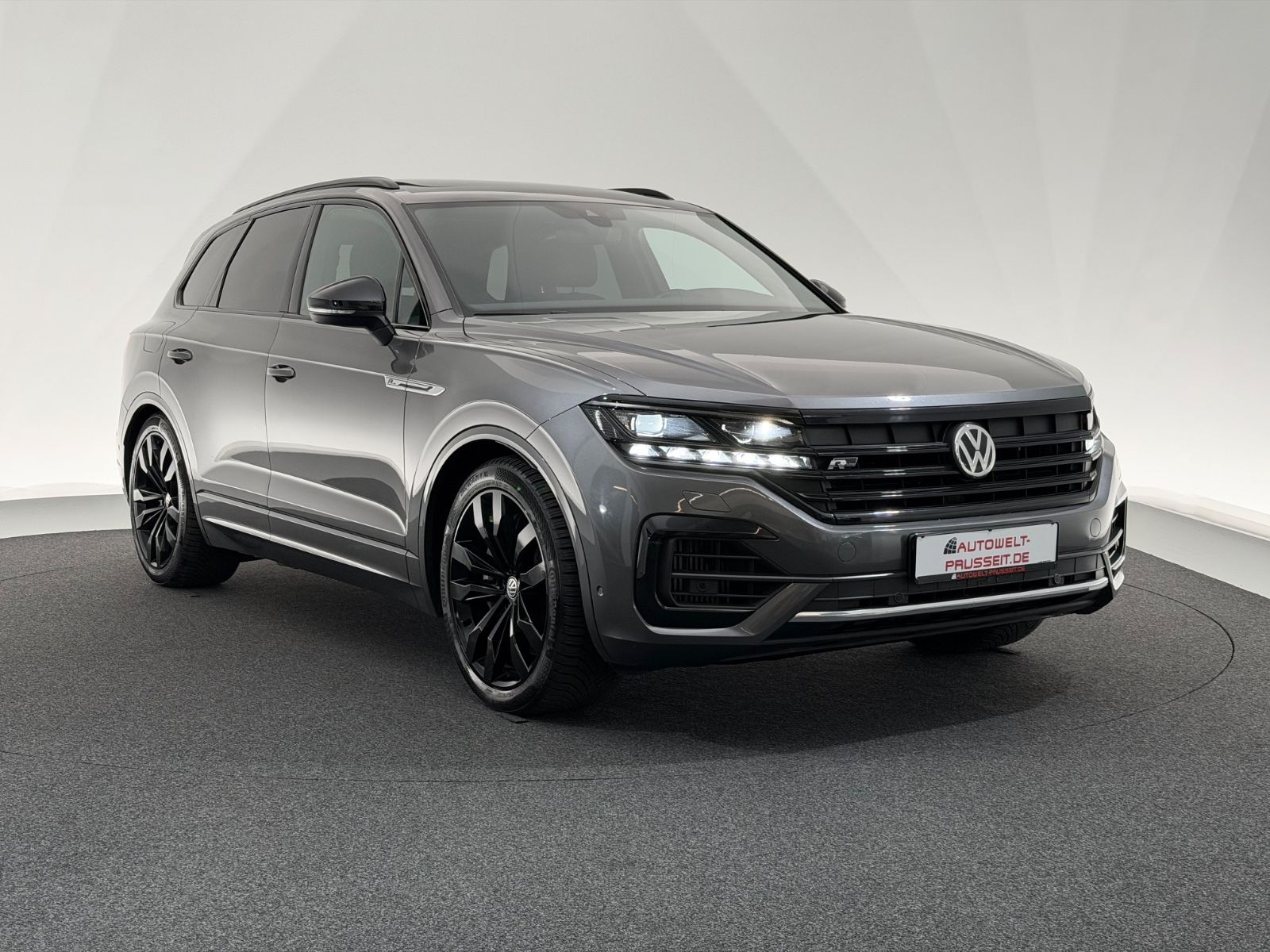 Gebrauchtwagen Volkswagen Touareg Touareg 4.0 V8 4M.*R LINE*BLACK-MATRIX-PANO-AHK in Dirlos