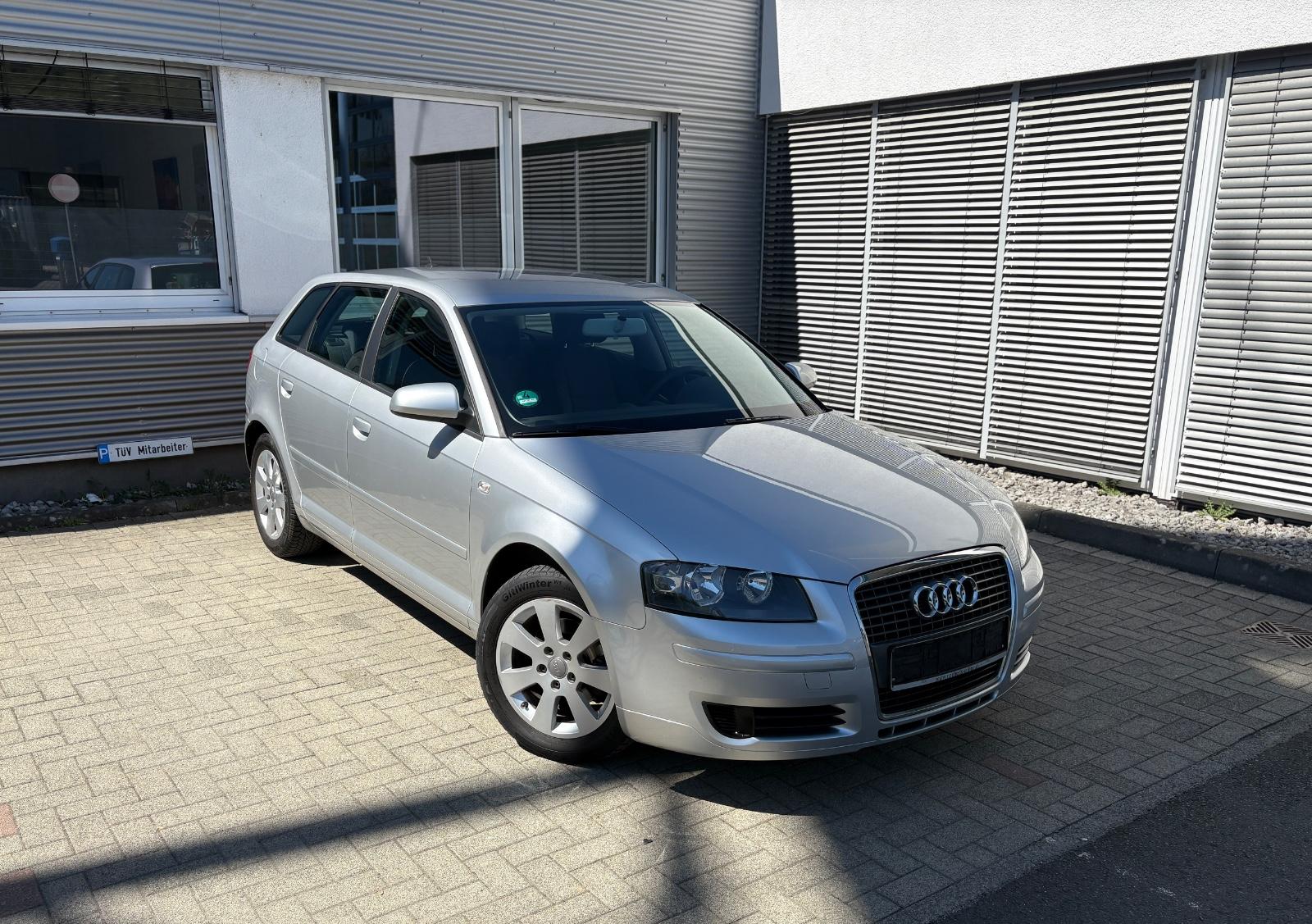 Audi A3 Sportback 1.6 Attraction Klima PDC AHK Tüv