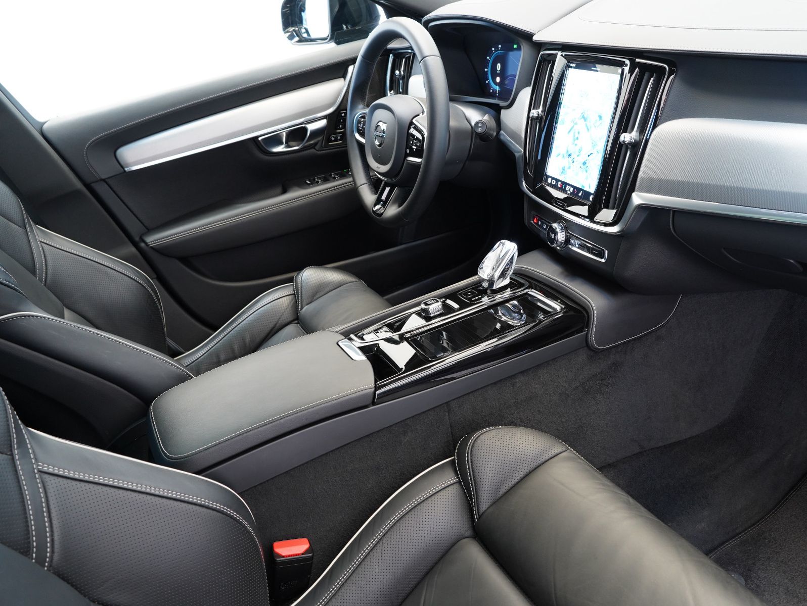 Fahrzeugabbildung Volvo V90 T6 AWD Recharge Plug-In Plus Dark