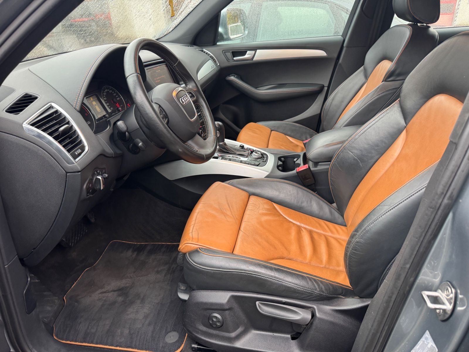 Fahrzeugabbildung Audi Q5 2.0 TDI quattro S Line Leder+Navi+Xenon