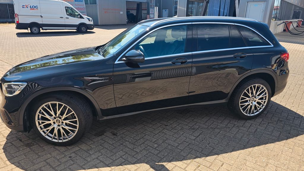 Image of Mercedes-Benz GLC 220
