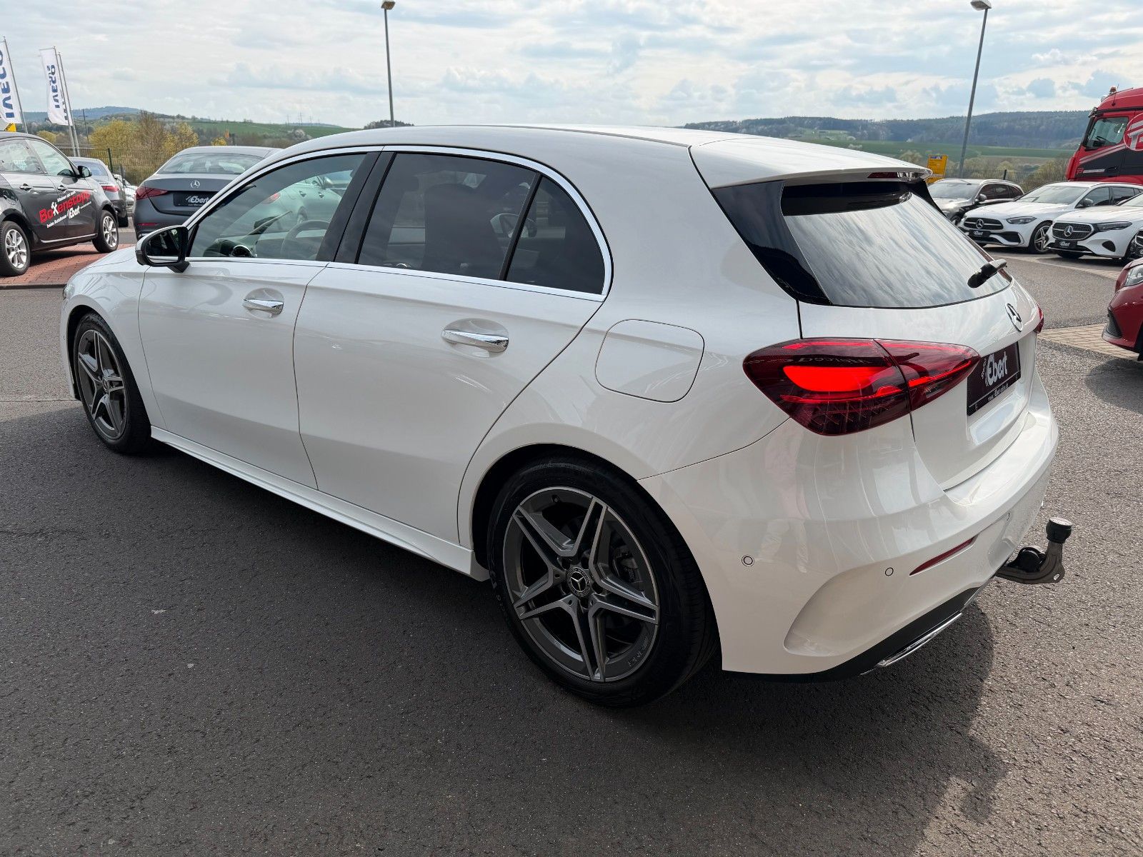 Fahrzeugabbildung Mercedes-Benz A 220 d AMG BURM+AHK+360°+MBEAM+TOTW+DISTR