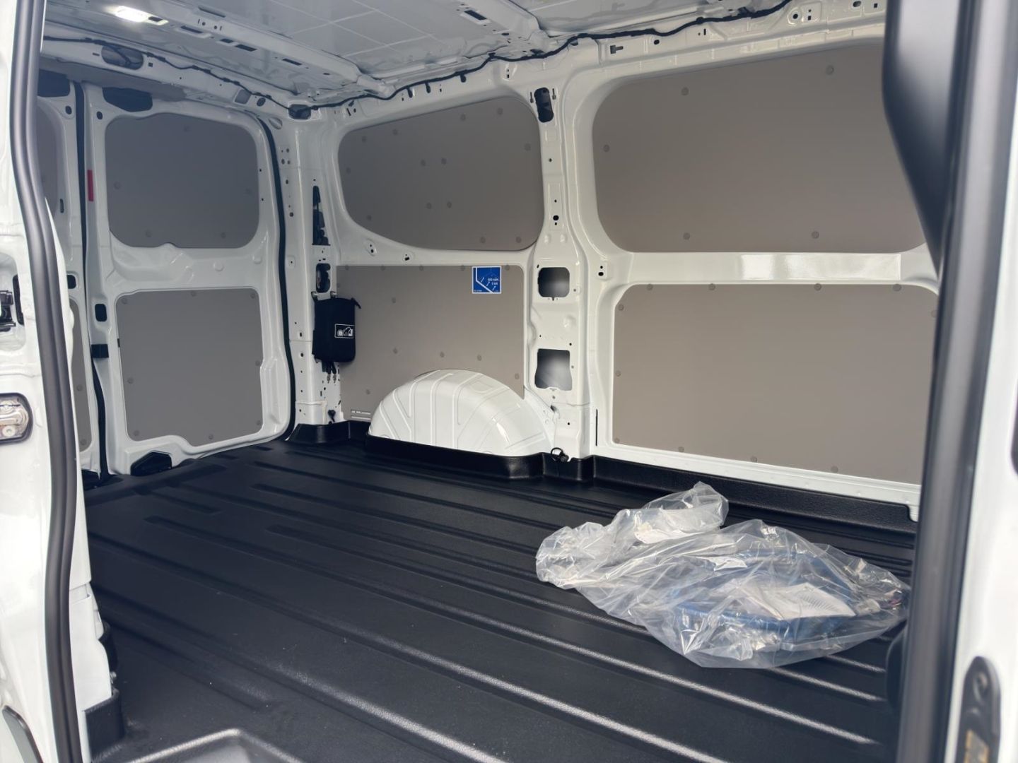 Fahrzeugabbildung Ford Transit Custom Kasten E 320 L1 Trend RWD Navi LE