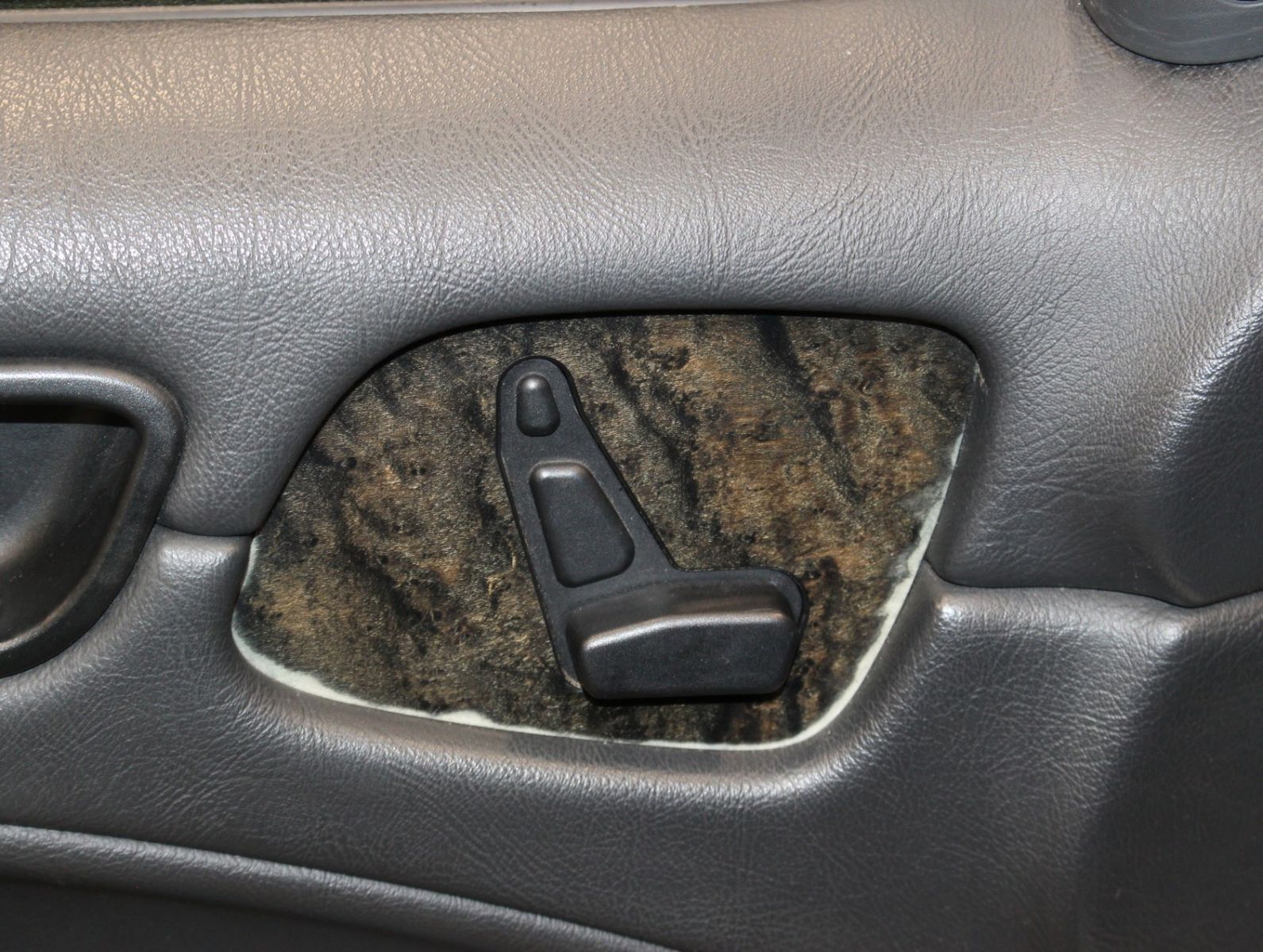 Fahrzeugabbildung Mercedes-Benz CLK 200 KOMPR. Evolution AVANTGARDE Cabrio