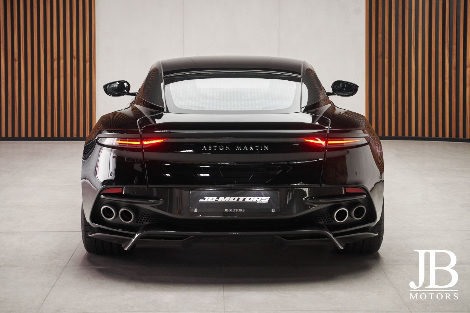 Fahrzeugabbildung Aston Martin DBS V12 770 Ultimate Carbon Performance Seats