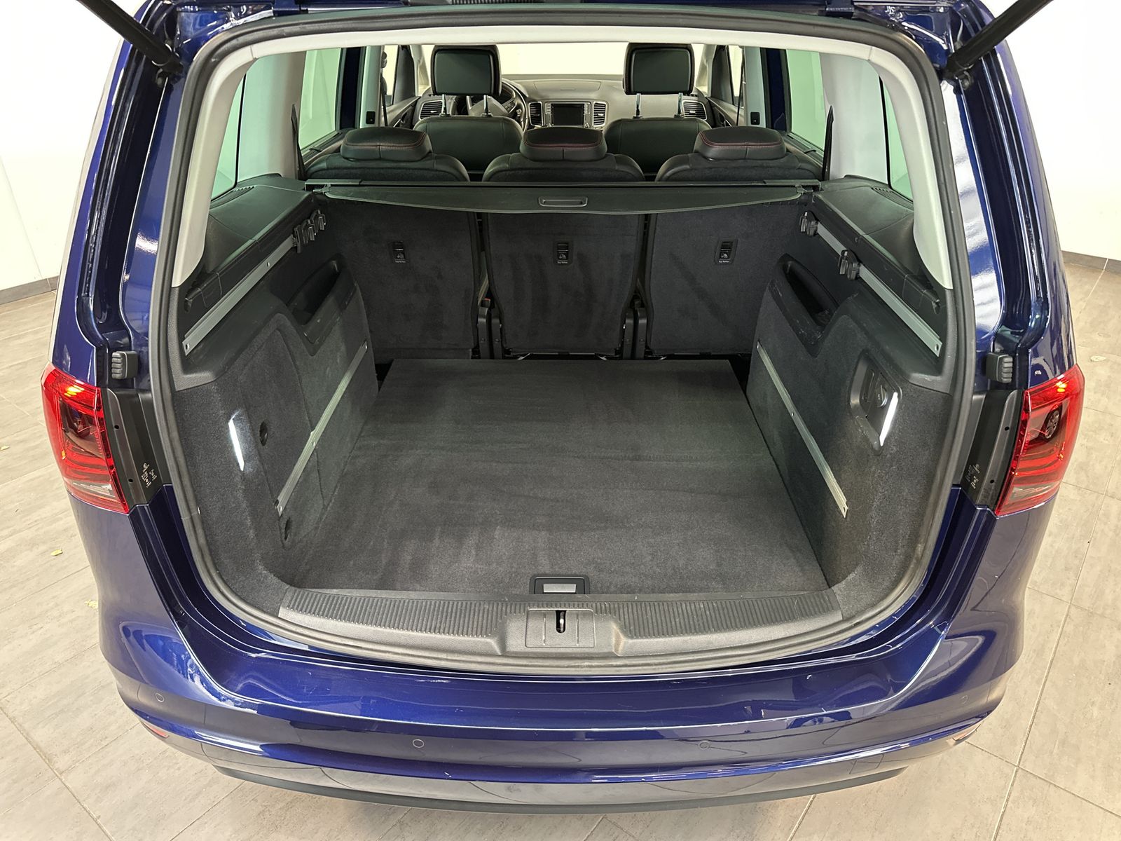 Fahrzeugabbildung SEAT Alhambra 2.0 TDI DSG 4D FR-LINE NAV+XEN+ACC+18ZO
