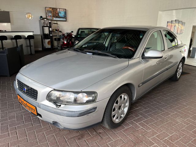 Volvo S60 mit Automatikgetriebe und Klimaanlage