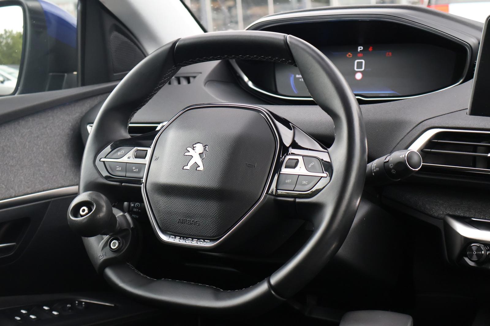 Peugeot 3008 1.2 12V Behindertenumbau Navi 360° Panorama