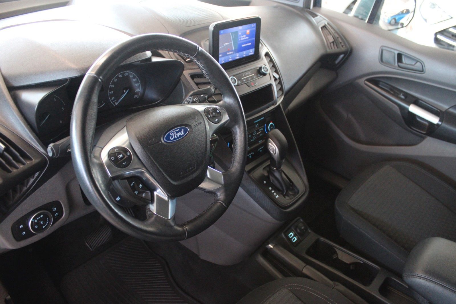 Fahrzeugabbildung Ford Grand Tourneo Connect Aut. NAVI STDHZ CAM AHK