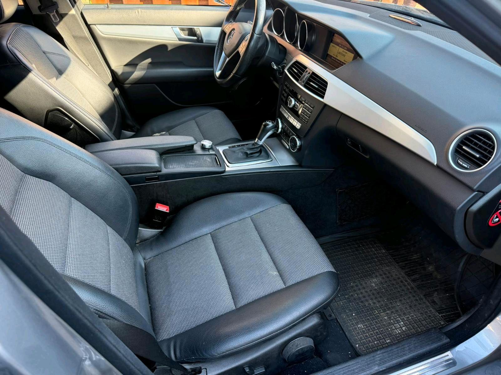 Mercedes-Benz C220 2012 — photo 12