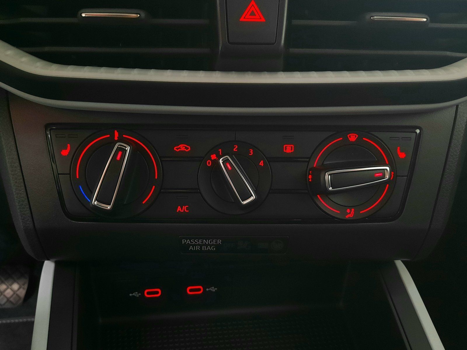 Fahrzeugabbildung SEAT Arona Style TSI *AHK*LED*Sitzhzg*PDC*FullLink*