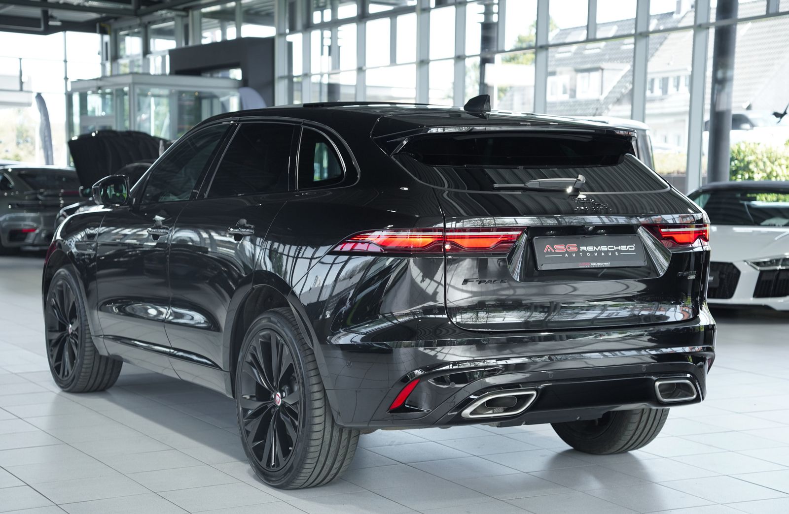 Jaguar F Pace