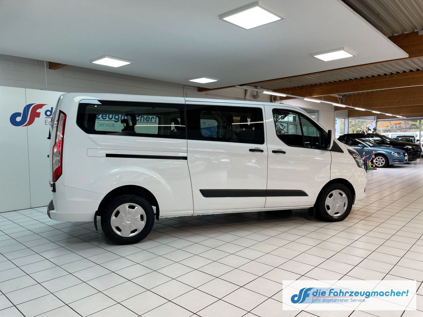 Fahrzeugabbildung Ford Transit Tourneo Kombi 320 L2 Trend Dyn. Kurvenli