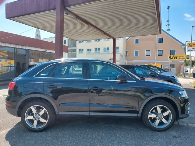 Audi Q3  2,0TDI design quattro /AHK/Navi/Kamera/18"