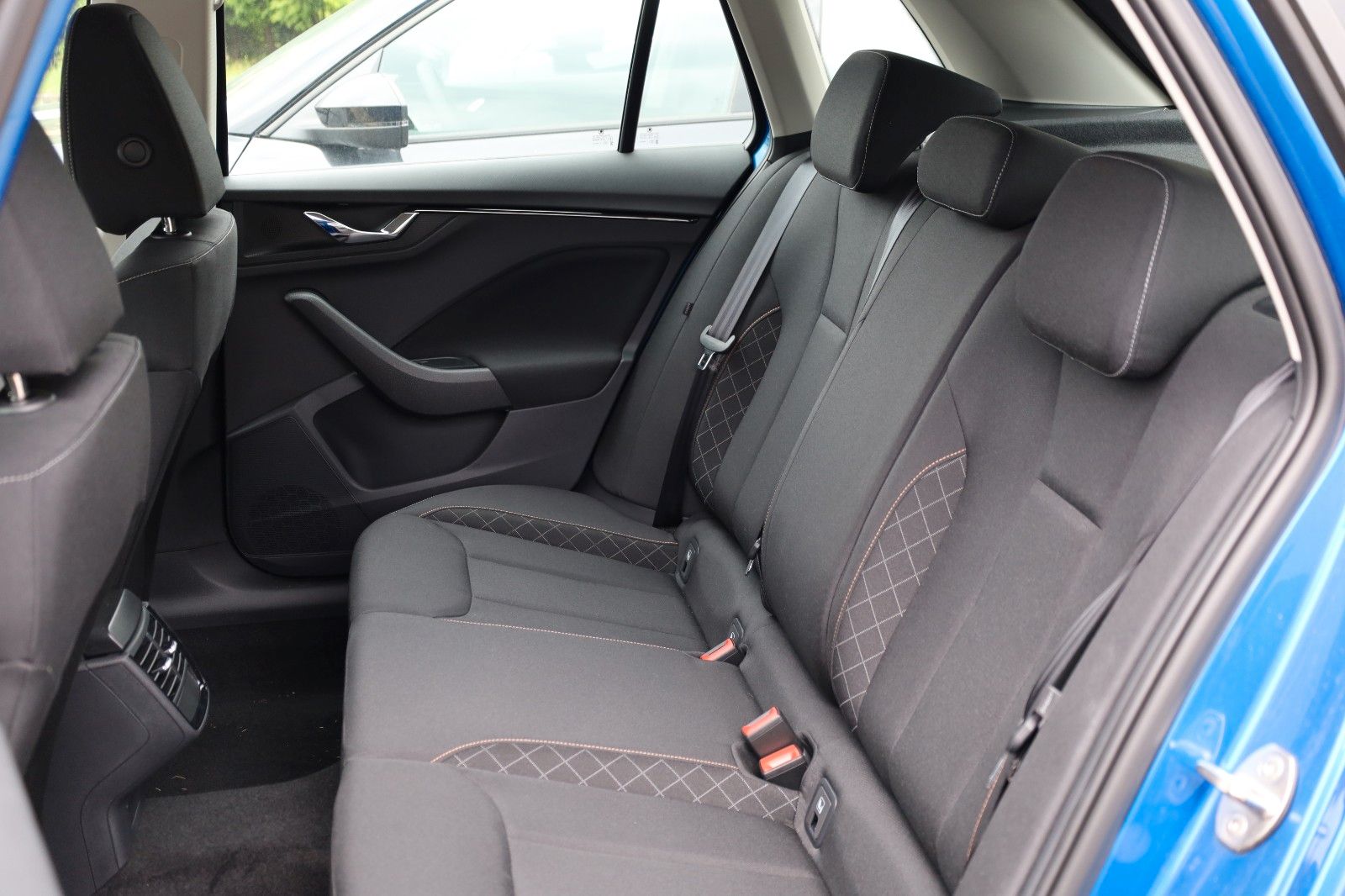 Fahrzeugabbildung SKODA Kamiq 1.0 Ambition *AHZV*5J.GAR*SHZ*Kamera