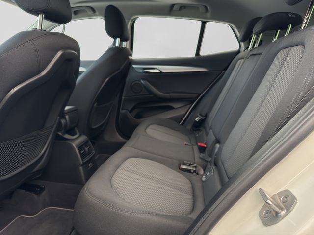 Fahrzeugabbildung BMW X2 sDrive 18i Automatik+LED+Navi+Pano+Kamera+DAB