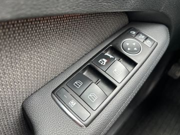 Mercedes E 220 - 11