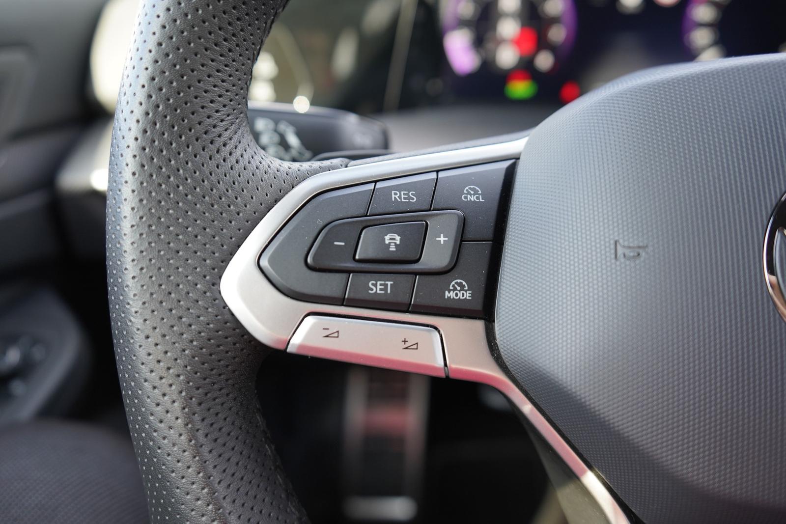 Volkswagen Golf VIII Variant 1.5 eTSI R-Line DSG LED Kamera, миниатюра 13